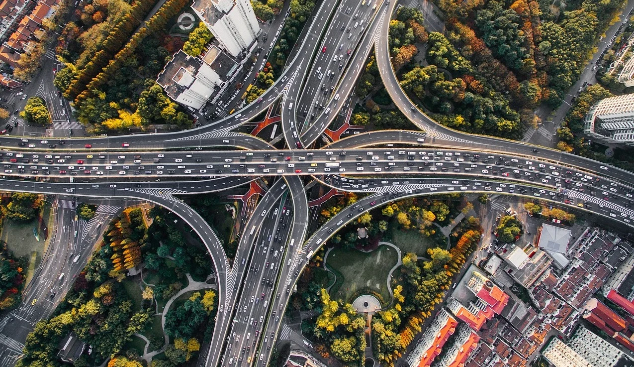 Overhead photo of a highway interchange filled with cars